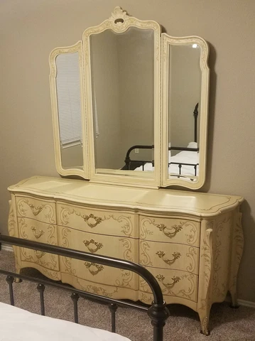 Drexel Heritage Vintage Italian Provincial Dresser with Mirror & 9 Drawers Cover