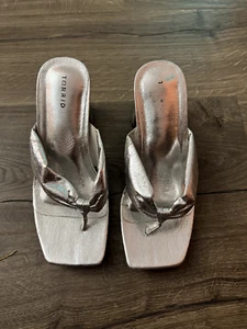 Torrid Silver Thong Heeled Sandals 8WW - Picture 1 of 4