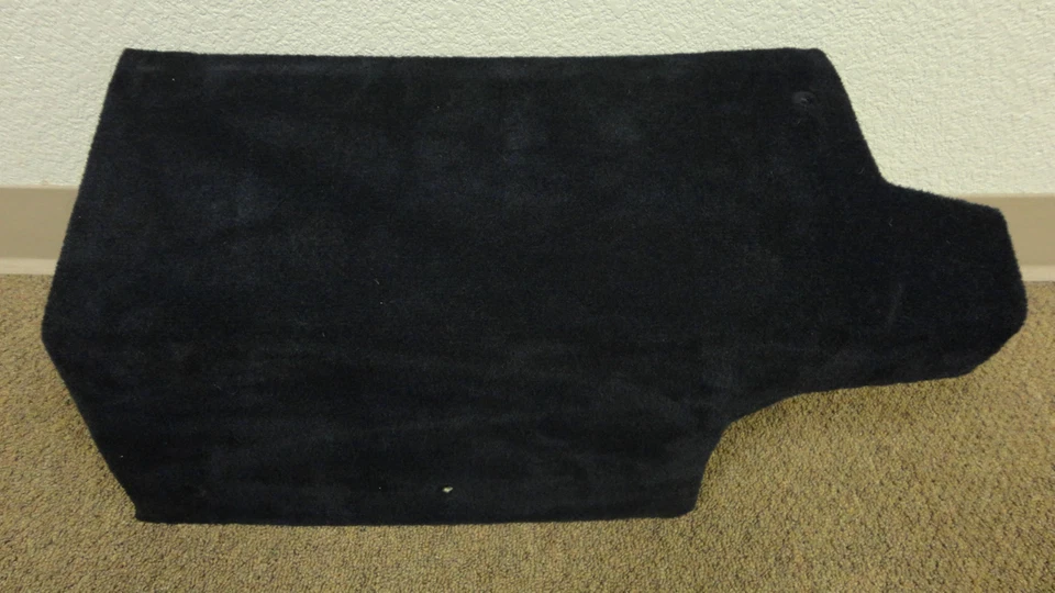 Ferrari F430 Spider, правая задняя ковровая панель, темно-синий, P/N 67958994 - Изображение 1 из 1