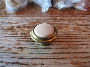 Lote de 20, Belwith P417-AD, 1-1/4" Perilla Pulida a Mano Beige/Crema Inserto Cerámico - Imagen 1 de 8