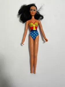 Muñeca Lynda Carter Mego Wonder Woman 12" vintage 1976 para piezas DC Comics - Imagen 1 de 7