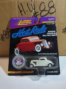 Volantino testa piatta Johnny Lightning Hot Rods pressofuso bianco fulmine bianco carta cattiva - Foto 1 di 9