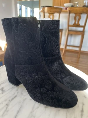 Sole Society Black Velvet Floral Imprinted Ankle Boots 9.5 - NEW - Image 1 of 4