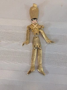 Ciondolo spilla vintage Polcini firmata soldato articolato metallo 5"L - Foto 1 di 7