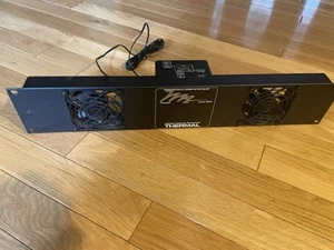 Middle Atlantic UQFP-2 Ultra Quiet Dual Fan & Rack Mount wo/Power Supply - Afbeelding 1 van 10