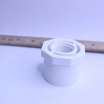 Pipa Charlotte 1-1/2 pulg. x 3/4 pulg. Buje reductor PVC Schedule 40 SPG X FPT Foto 1 de 4