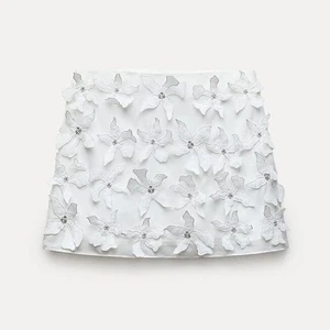 Neu mit Etikett!! ZARA ZW Collection Minirock weiß Blumen Perlen verziert XX-Small XXS - Bild 1 von 22