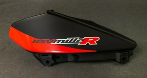 NUOVISSIMO ORIGINALE APRILIA RSV 1000 2001 NERO L/H ESTERNO. CONDOTTO ARIA AP8149280 - Foto 1 di 5