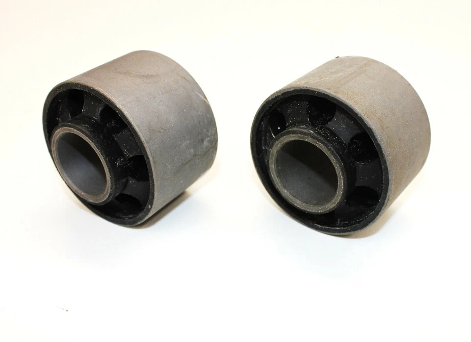 PAR DE BUCHAS DE MONTAGEM DE SUBQUADRO DIANTEIRO JAGUAR XJS 1976 - 1996 - Imagem 1 de 1