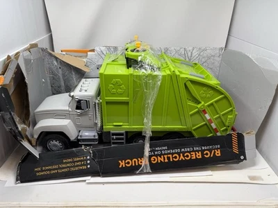 УПРАВЛЯЕМЫЙ Battat 22 дюйма Стандартная Серия RC Перерабатывающий Грузовик НОВЫЙ небольшой пакет. Повреждения - Изображение 1 из 2