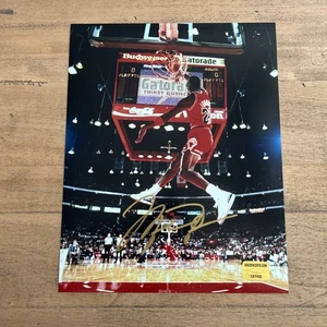 Michael Jordan autographed 8x10 Dunking Photo with COA Auto Chicago Bulls GOAT - Picture 1 of 5