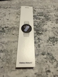 Samsung Galaxy Watch7 Smartwatch 44mm Bluetooth WiFi GPS Silver - SEALED - - Photo 1 sur 3