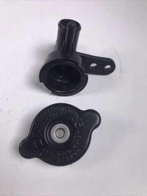 Tapa radiador Honda CR125r CR250R cr125 cr250 1988-1991 19045-MZ1-621 fabricante original Foto 1 de 4