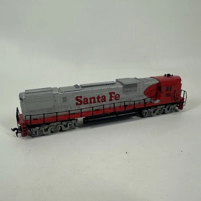 TYCO Santa Fe Diesel Locomotive 1102 HO Scale Made in Hong Kong - Image 1 of 4