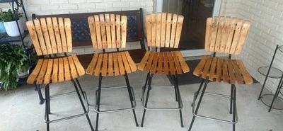 (4) Taburete de bar giratorio de listones de madera vintage estilo Tiki Arthur Umanoff Foto 1 de 4