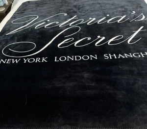 Victoria's Secret 50 x 60 inch Secret Soft Script Logo Sherpa Blanket -... - Picture 1 of 7