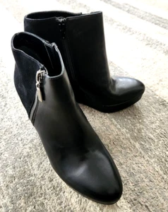 CARLOS OMEGA Black Vegan Leather Black Zipper Hidden Wedge Ankle Boots SZ 8.5 - Picture 1 of 11