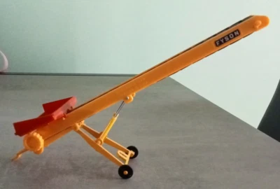 Britains 1:32 - Fyson - Montacarichi, nastro trasportatore, elevatore. - Immagine 1 di 4