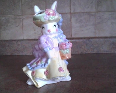 EASTER RABBIT MILK PITCHER  Foto 1 de 4