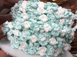 Vintage Viskose 3/8" Rokoko Blume Borte Band 1 Yard Hergestellt in Frankreich Aqua Weiß - Bild 1 von 2