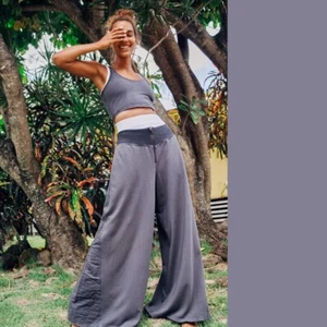 Free People FP Movement Borderline Hose weites Bein anthrazit Small S neu mit Etikett neu - Bild 1 von 2