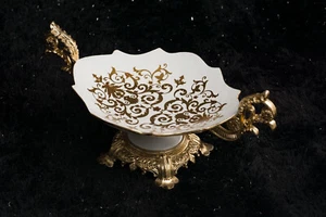 scatola rettangolare in ceramica avorio con decori oro - Foto 1 di 1