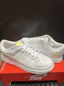 NIKE WMNS DUNK LOW ‘VALENTINES DAY YELLOW HEART’ Sz 9.5 WHITE NEW - Picture 1 of 12