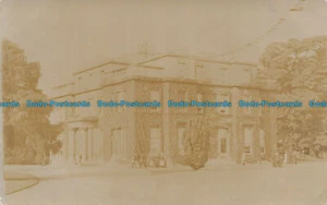 R105908 Alte Postkarte. großes Haus - Bild 1 von 2