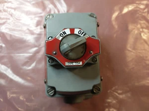 Appleton Contender EFDCB17512 1 Gang 2 Circuit Selector Switch on/off - Picture 1 of 7
