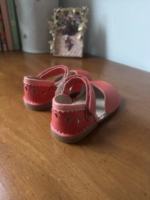 Sandálias sapatos Livie & Luca em excelente estado usado meninas vermelho + rosa morango peep toe, tamanho 9 (f13) - Imagem 1 de 4