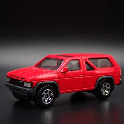 1985-1994 NISSAN Pathfinder SUV 1:64 Scala da Collezione Diorama Modellino Auto - Immagine 1 di 4