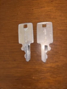 Samsonite Luggage Keys (2) 170S - Picture 1 of 2