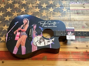 ❤️ Seltene signierte Taylor Swift MASSANFERTIGUNG VOLLE GRÖSSE Akustikgitarre Country HERZ JSA - Bild 1 von 3
