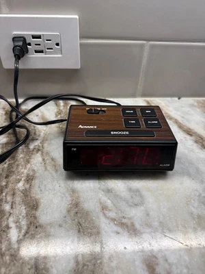 Vintage ADVANCE DIGITAL Alarm CLOCK Wood-Grain Design works - Imagem 1 de 4