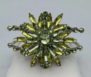 Brazalete abrazadera tono plata estrás conjunto de puntas verde lima de colección - Imagen 1 de 3