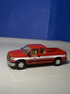 Brookfield Collectors Guild 1:64 Chevrolet Silverado Custom Los Angeles Fire - Picture 1 of 6