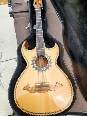 Bajo Quinto Hecho a Mano en México con HSC y Sistema Fishman PU Foto 1 de 4