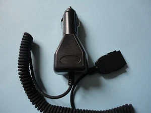 CARICABATTERIA MOTOROLA- 8200-8400-8700-8900 ECC COMPATIBILE PER AUTO - Foto 1 di 1