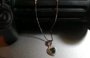 COLLANA CUORE IN ORO BIANCO 18 KT. TIT. 750 CON SMERALDO E BRILLANTI. - Imagen 1 de 2