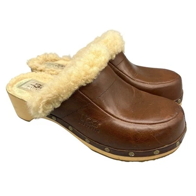 Zueco mulas UGG Australia de cuero de oveja talla 7 acogedor forrado de piel tendencia clásica Foto 1 de 4