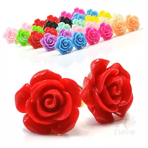Pendientes de tachuelas de flor rosa tallada de 16 mm. Tú eliges el color. Lindo regalo de tendencia Kawaii - Imagen 1 de 11