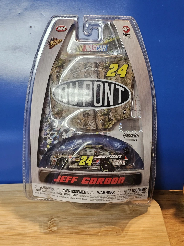 JEFF GORDON # 24 DUPONT КАМУФЛЯЖ 2010 ПОБЕДИТЕЛЕЙ КРУГ 1/64 - Изображение 1 из 1