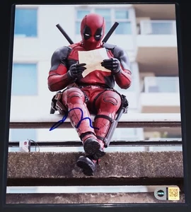 RYAN REYNOLDS Signed DEADPOOL 8.5X11 PHOTO Autograph w/ SWAU COA marvel - Picture 1 of 2