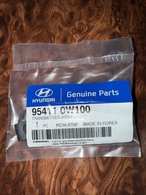 New OEM Genuine Hyundai Key Fob Transmitter 954110W100 - Image 1 of 4