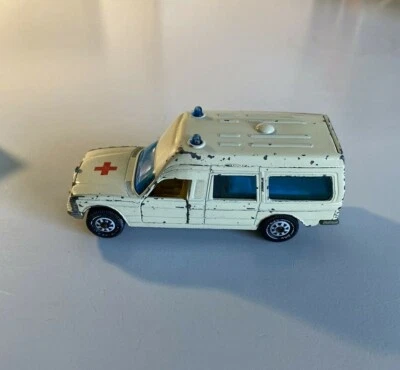 Ambulancia ambulancia Siku 1613 Mercedes Benz Binz hecha en Alemania con cama Foto 1 de 4