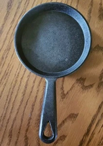Pequeña sartén para galletas de hierro fundido 2020 de 5"" de diámetro - Imagen 1 de 2