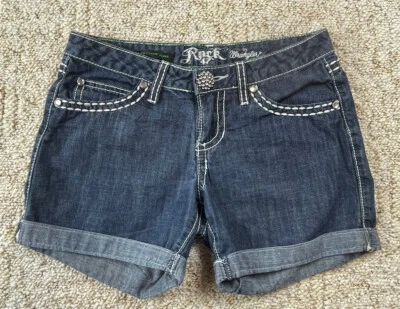 Pantalones cortos de mezclilla Wrangler Rock 47 tiro ultra bajo con puños talla 1/2 (cintura 30") Foto 1 de 4