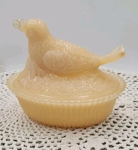 Uranium UV Degenhart Peach Opalescent Glass Bird Berry On Nest Read Description - Picture 1 of 11