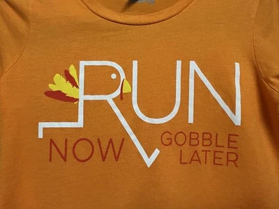 Camiseta Gráfica Correr Acción de Gracias - Run Now Gobble Later Turkey Trot Tee Foto 1 de 3