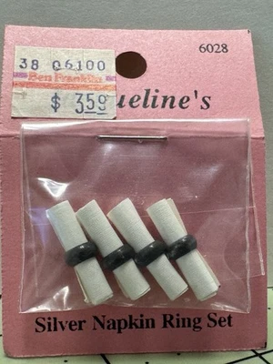 Juego de anillos servilletas de plata miniatura para casa de muñecas Jacqueline’s - escala 1:12 (NOS) Foto 1 de 4